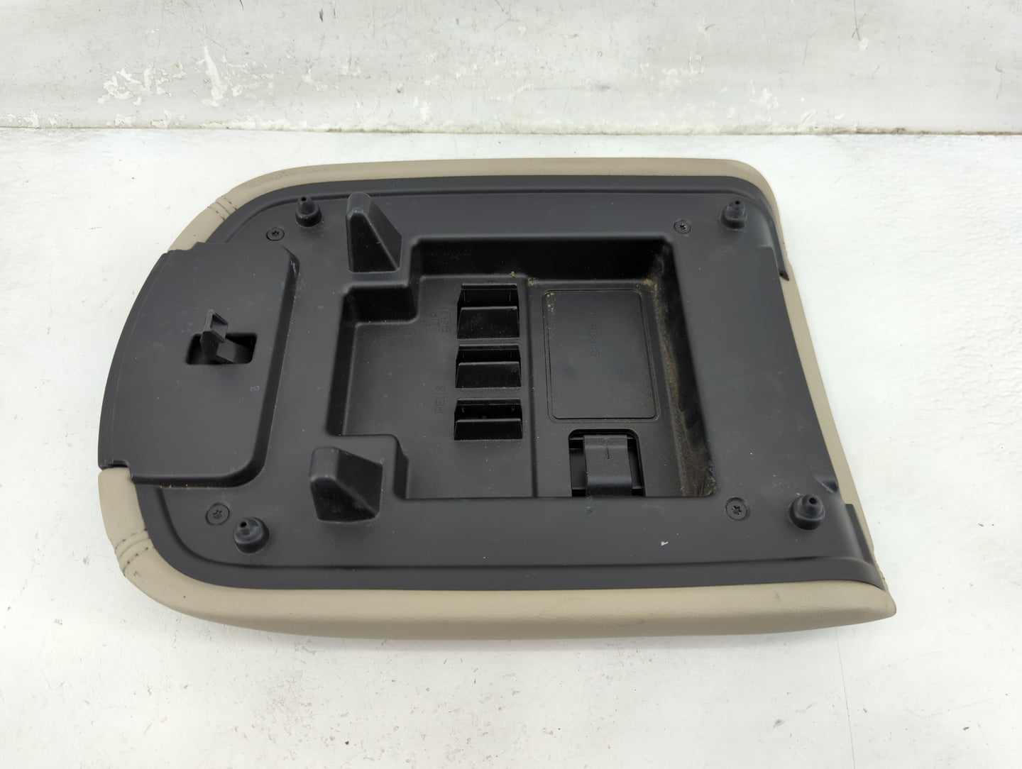 2010-2012 Ford Taurus Center Console Armrest Cover Lid Fits Fits 2010 2011 2012 OEM Used Auto Parts - Oemusedautoparts1.com