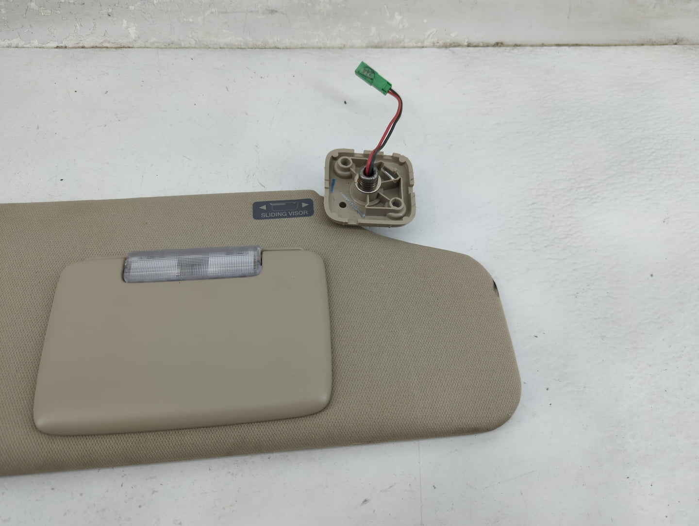 2010-2011 Ford Taurus Sun Visor Shade Replacement Passenger Right Mirror Fits Fits 2010 2011 OEM Used Auto Parts - Oemusedau