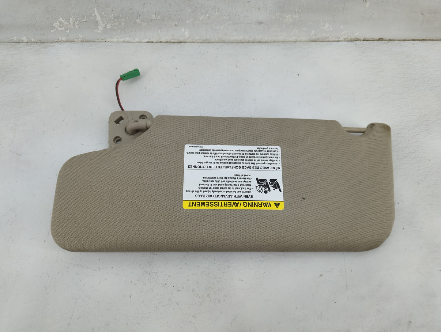2010-2011 Ford Taurus Sun Visor Shade Replacement Passenger Right Mirror Fits Fits 2010 2011 OEM Used Auto Parts - Oemusedau