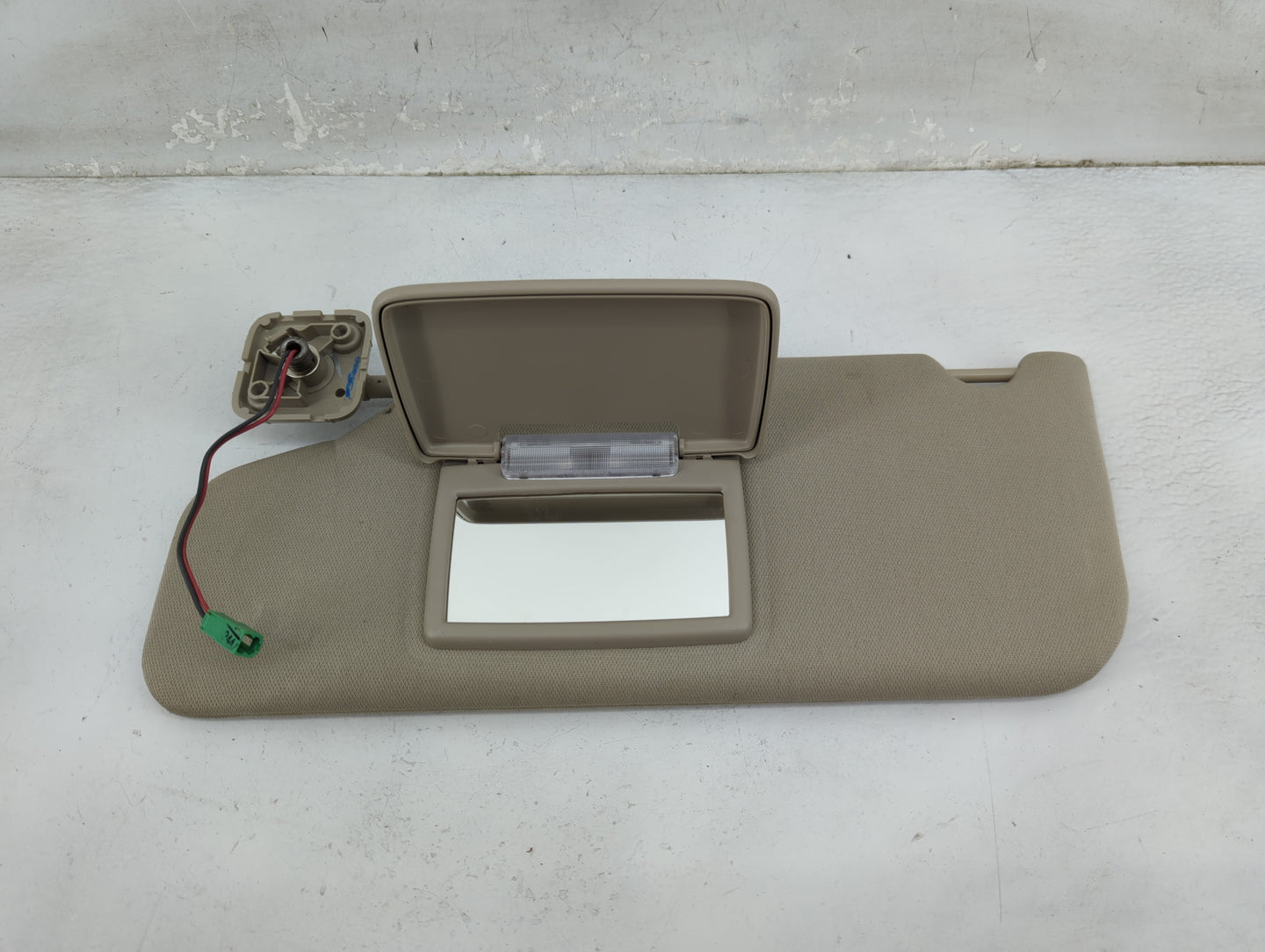 2010-2011 Ford Taurus Sun Visor Shade Replacement Driver Left Mirror Fits Fits 2010 2011 OEM Used Auto Parts - Oemusedautopa