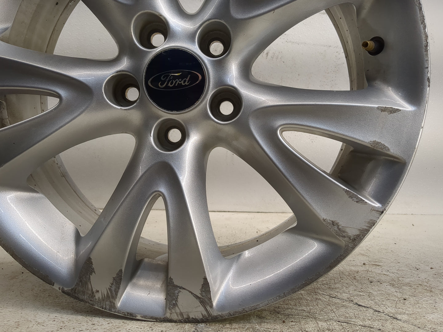2010-2012 Ford Taurus Oem Wheel Rim - Oemusedautoparts1.com