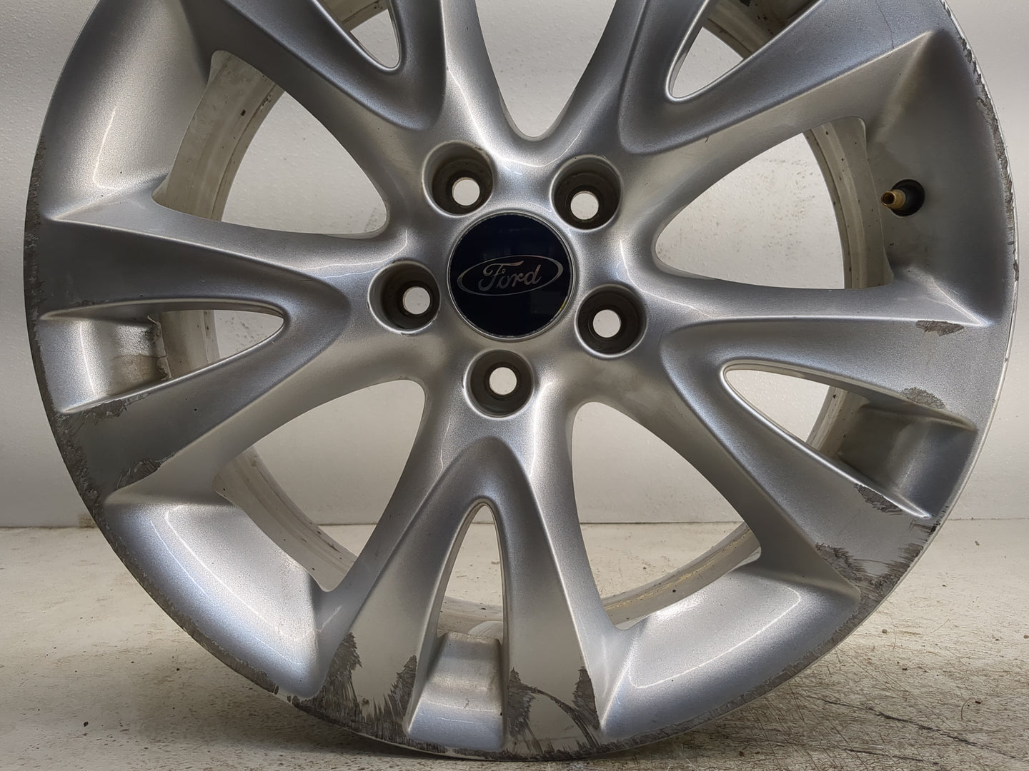 2010-2012 Ford Taurus Oem Wheel Rim - Oemusedautoparts1.com