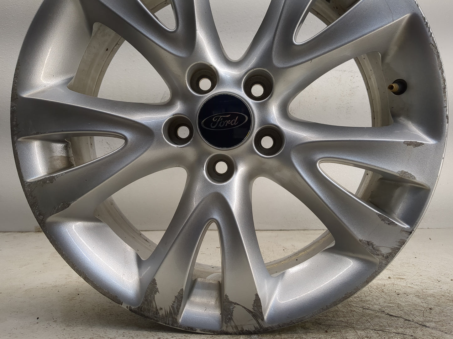 2010-2012 Ford Taurus Oem Wheel Rim - Oemusedautoparts1.com