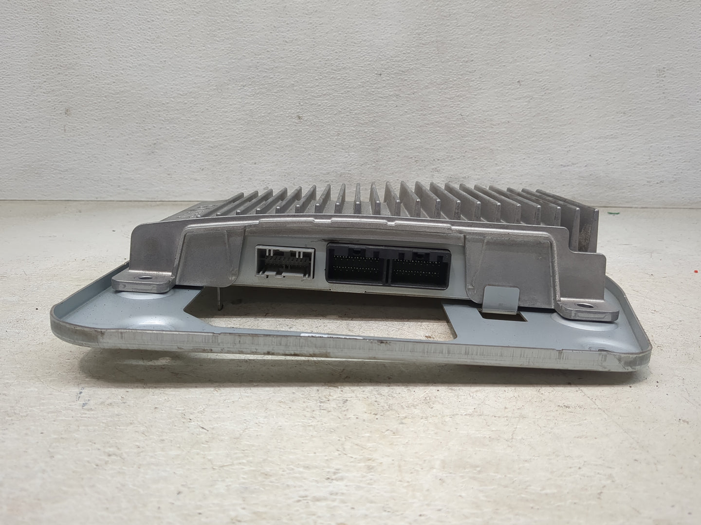 2010-2012 Ford Taurus Radio Speaker Amplifier - Oemusedautoparts1.com