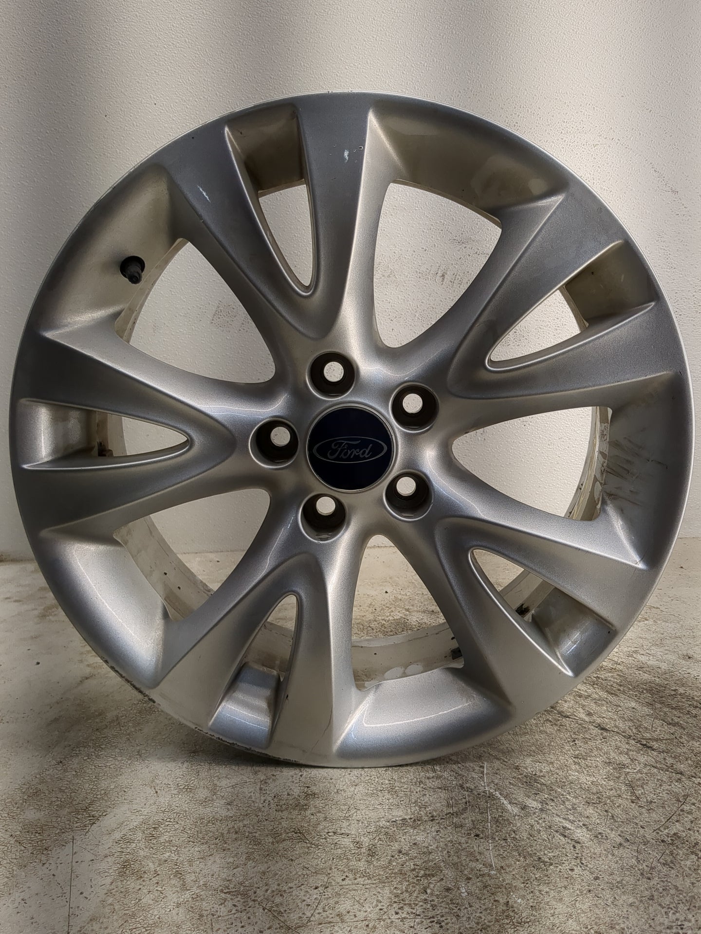 2010-2012 Ford Taurus Oem Wheel Rim - Oemusedautoparts1.com