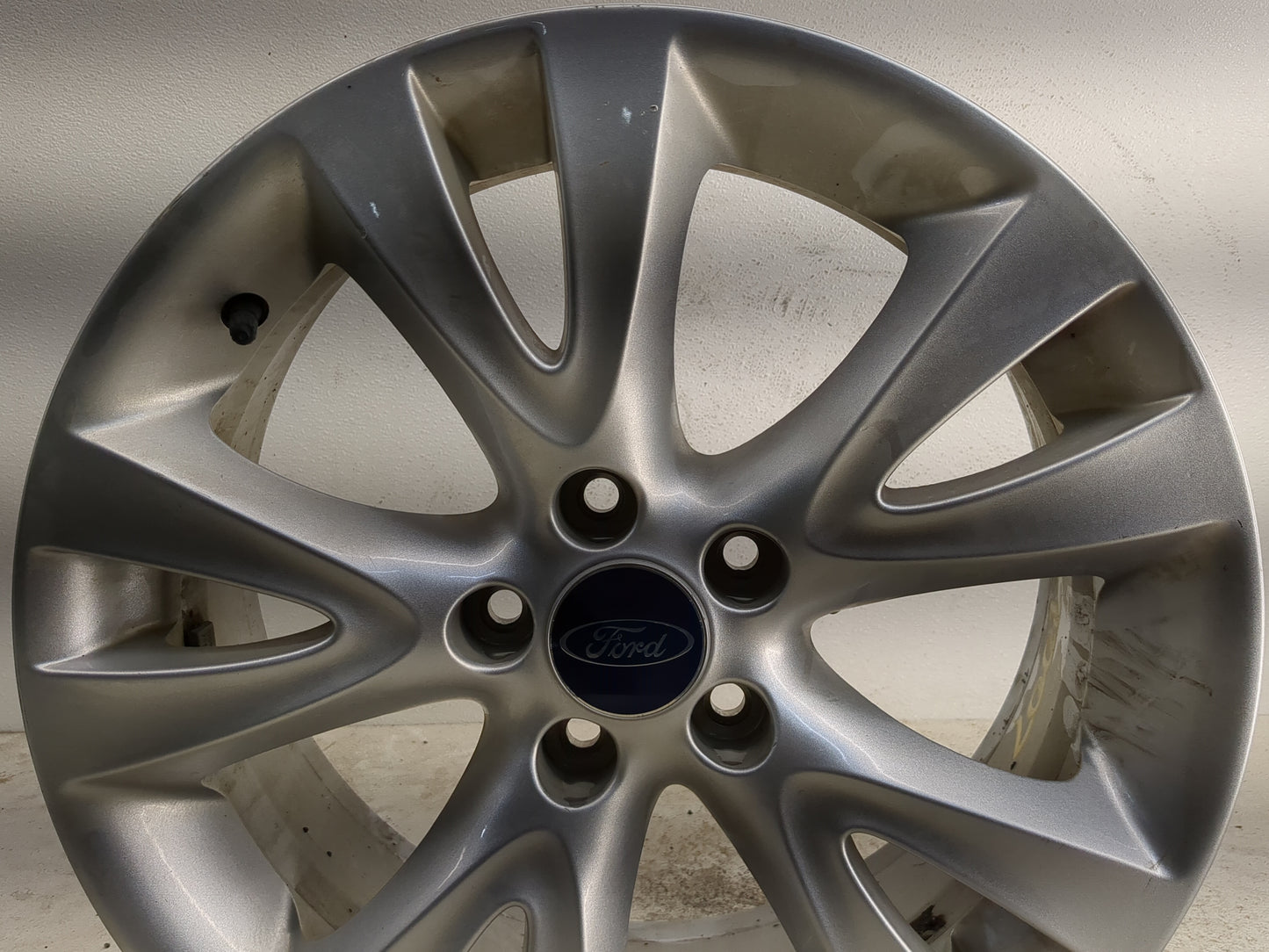 2010-2012 Ford Taurus Oem Wheel Rim - Oemusedautoparts1.com