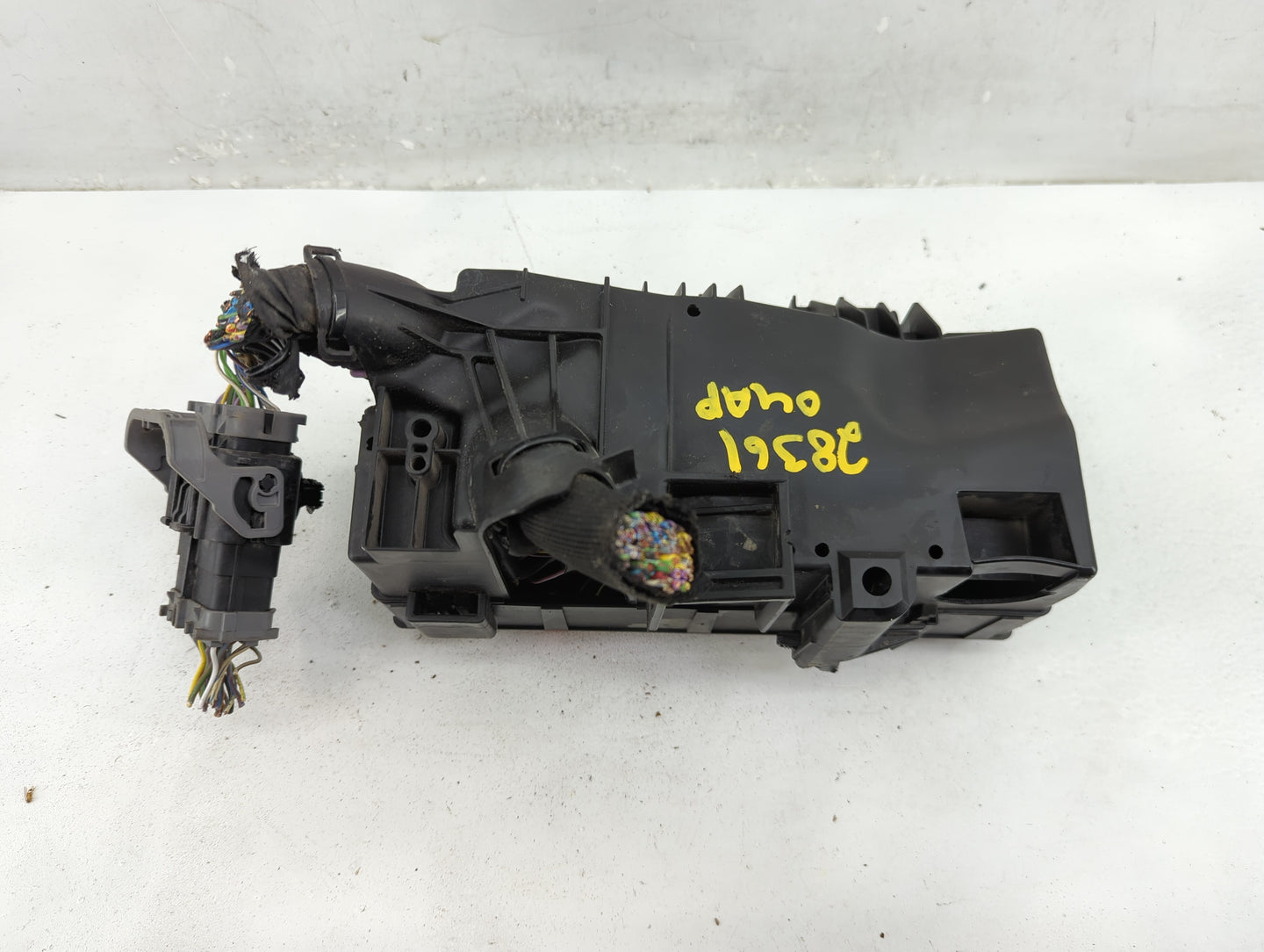 2017-2019 Ford Taurus Fusebox Fuse Box Panel Relay Module Fits Fits 2017 2018 2019 OEM Used Auto Parts - Oemusedautoparts1.c