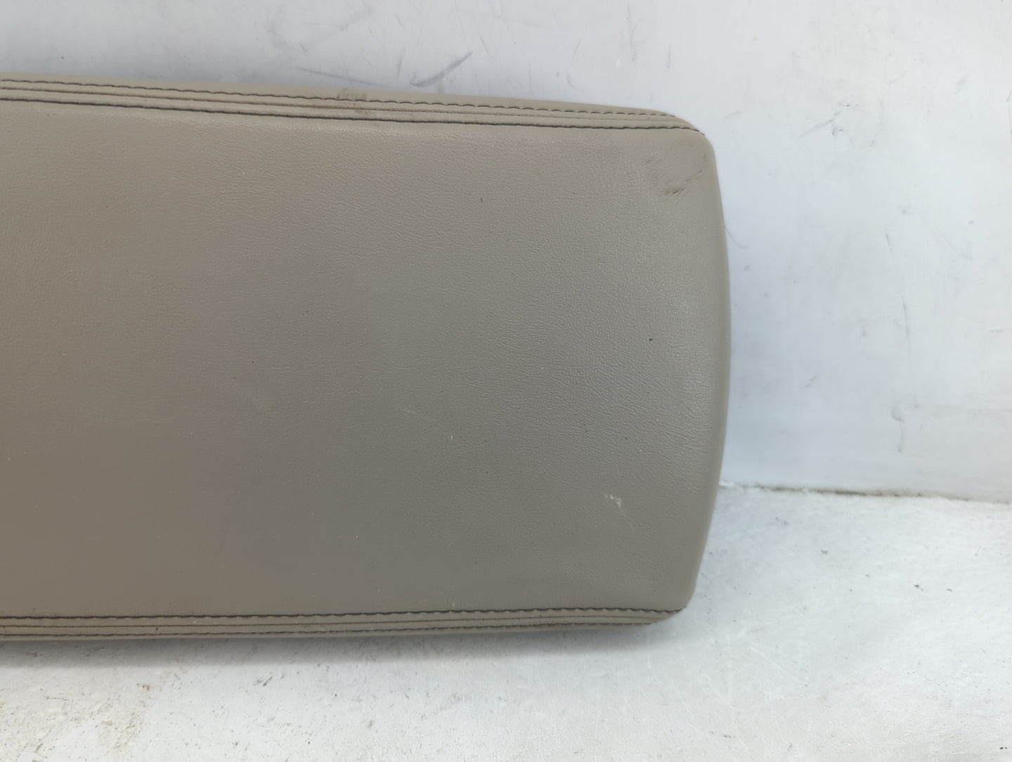 2008-2009 Ford Taurus Center Console Armrest Cover Lid Fits Fits 2008 2009 OEM Used Auto Parts - Oemusedautoparts1.com