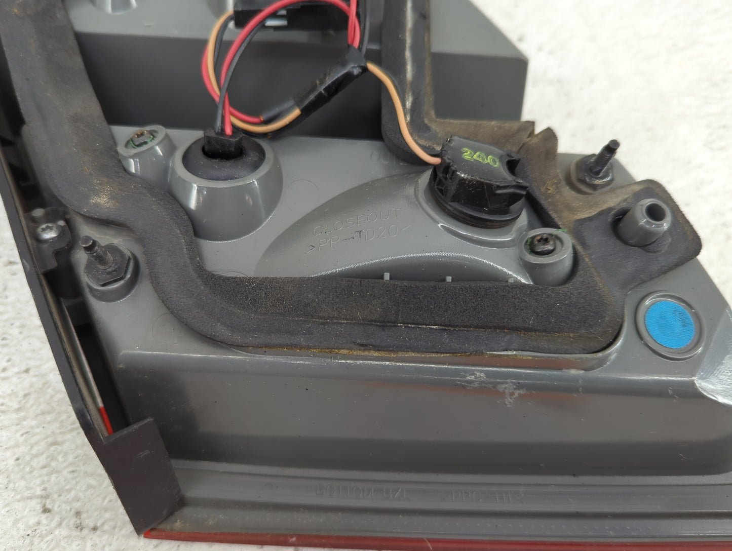 2013-2019 Ford Taurus Passenger Right Side Deck Lid Mounted Tail Light - Oemusedautoparts1.com