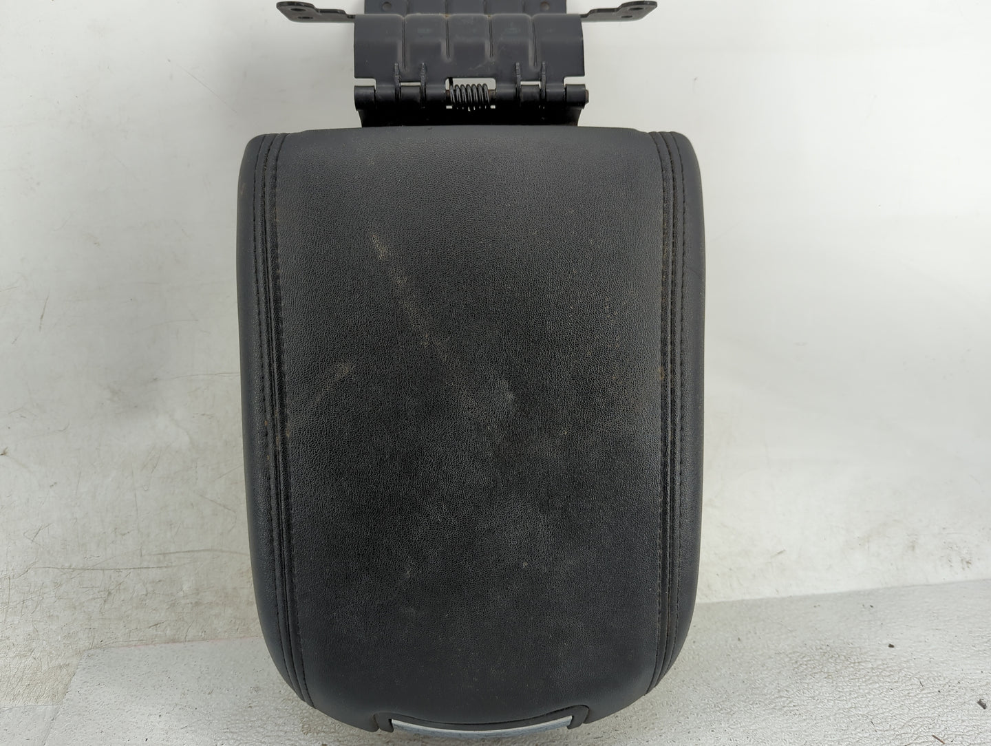 2013-2019 Ford Taurus Center Console Armrest Cover Lid Fits Fits 2013 2014 2015 2016 2017 2018 2019 OEM Used Auto Parts - Oe