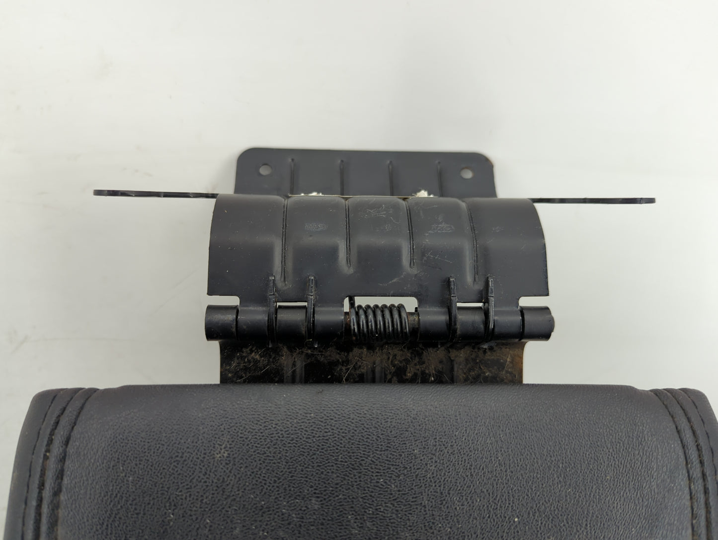 2013-2019 Ford Taurus Center Console Armrest Cover Lid Fits Fits 2013 2014 2015 2016 2017 2018 2019 OEM Used Auto Parts - Oe