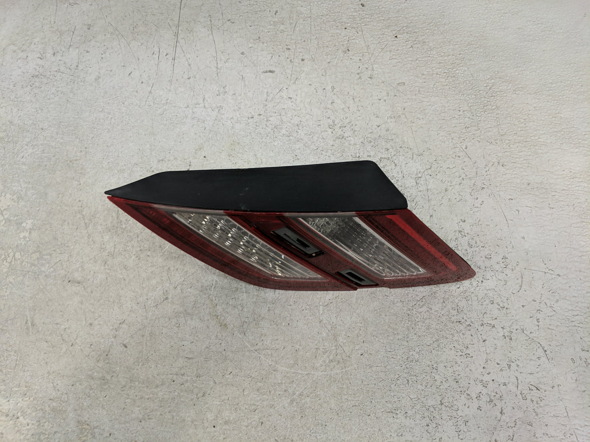2013-2019 Ford Taurus Driver Left Side Deck Lid Mounted Tail Light 993254 - Oemusedautoparts1.com
