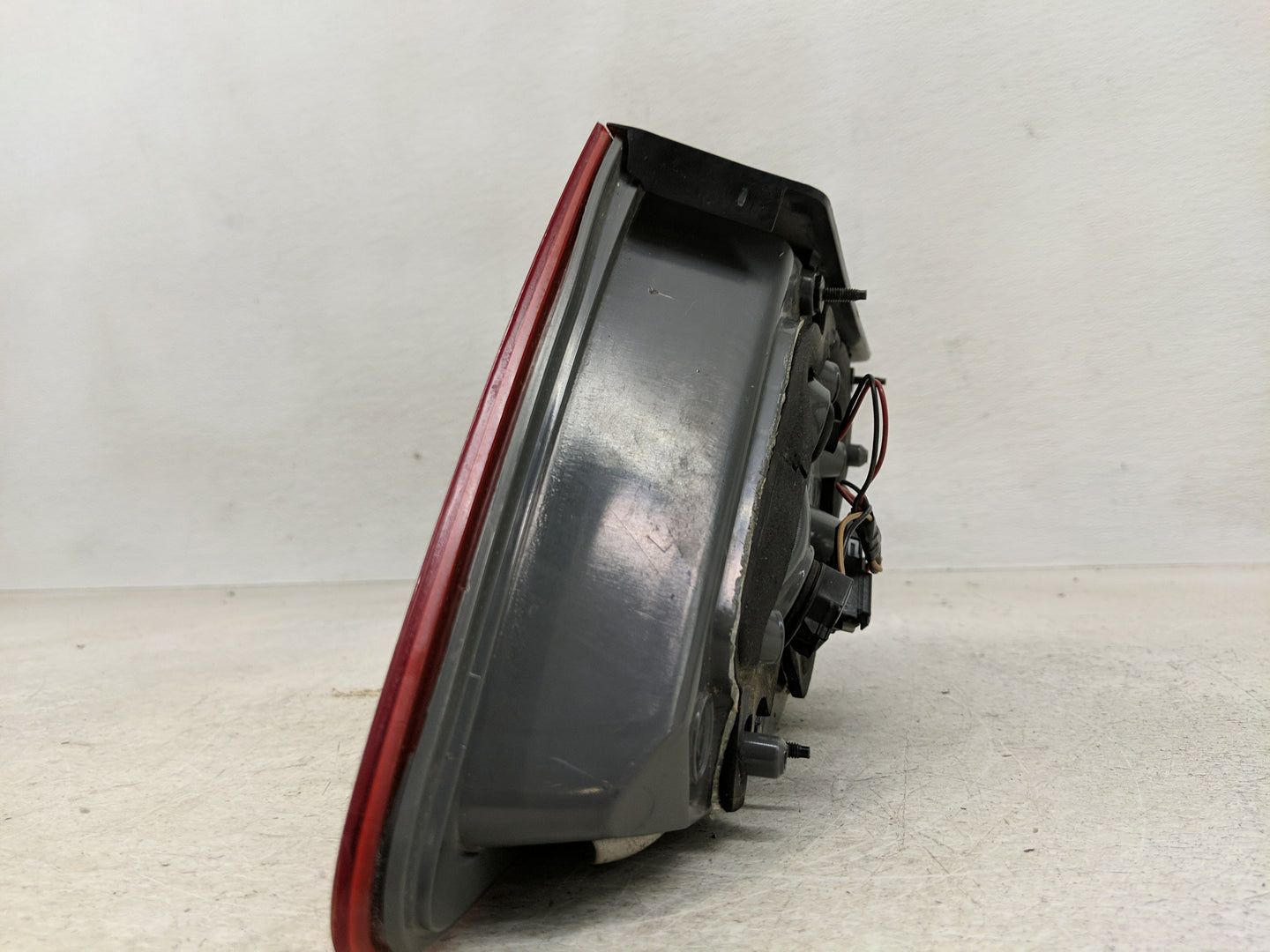 2013-2019 Ford Taurus Driver Left Side Deck Lid Mounted Tail Light 993254 - Oemusedautoparts1.com