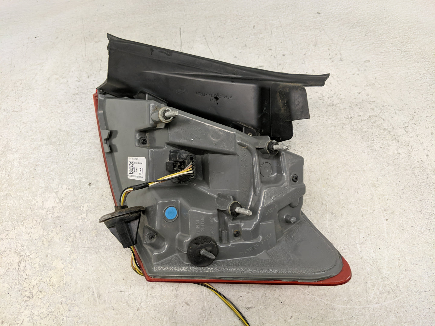 2013-2019 Ford Taurus Driver Left Side Deck Lid Mounted Tail Light - Oemusedautoparts1.com