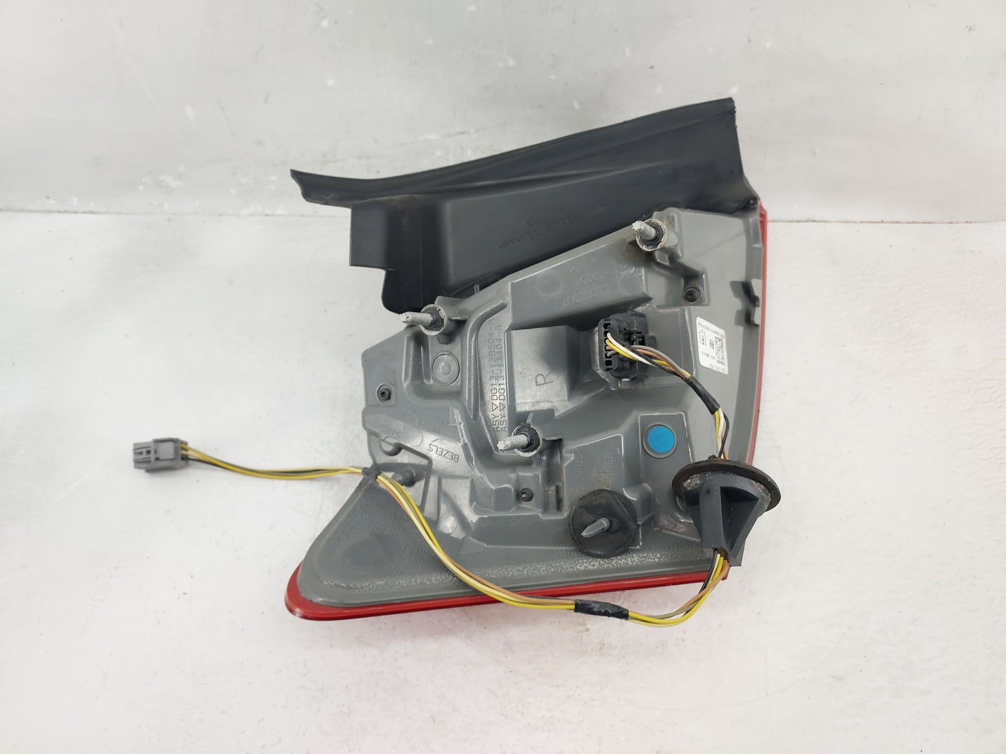2013-2019 Ford Taurus Driver Left Side Deck Lid Mounted Tail Light - Oemusedautoparts1.com