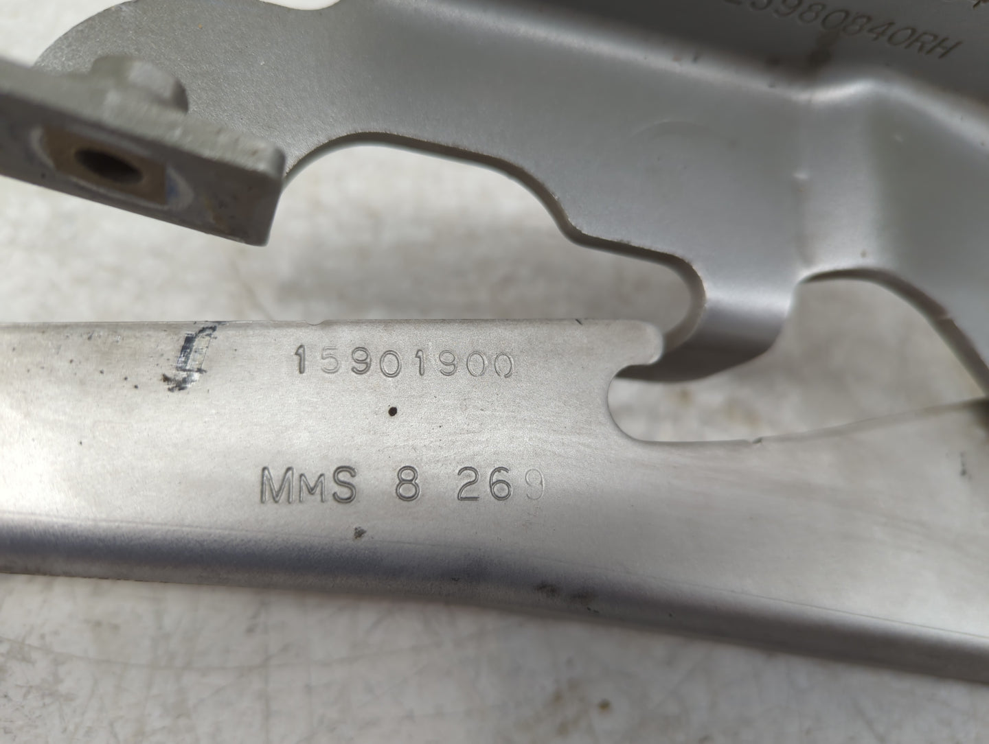 2009 Gmc Acadia Passenger Hood Hinge - Oemusedautoparts1.com