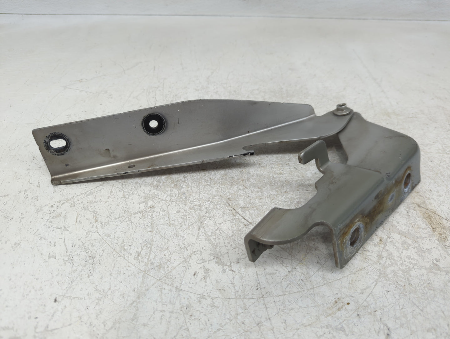 2009 Gmc Acadia Passenger Hood Hinge - Oemusedautoparts1.com