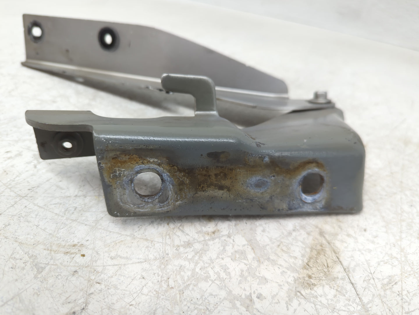 2009 Gmc Acadia Passenger Hood Hinge - Oemusedautoparts1.com