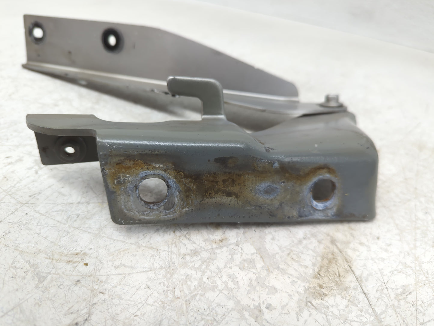 2009 Gmc Acadia Passenger Hood Hinge - Oemusedautoparts1.com