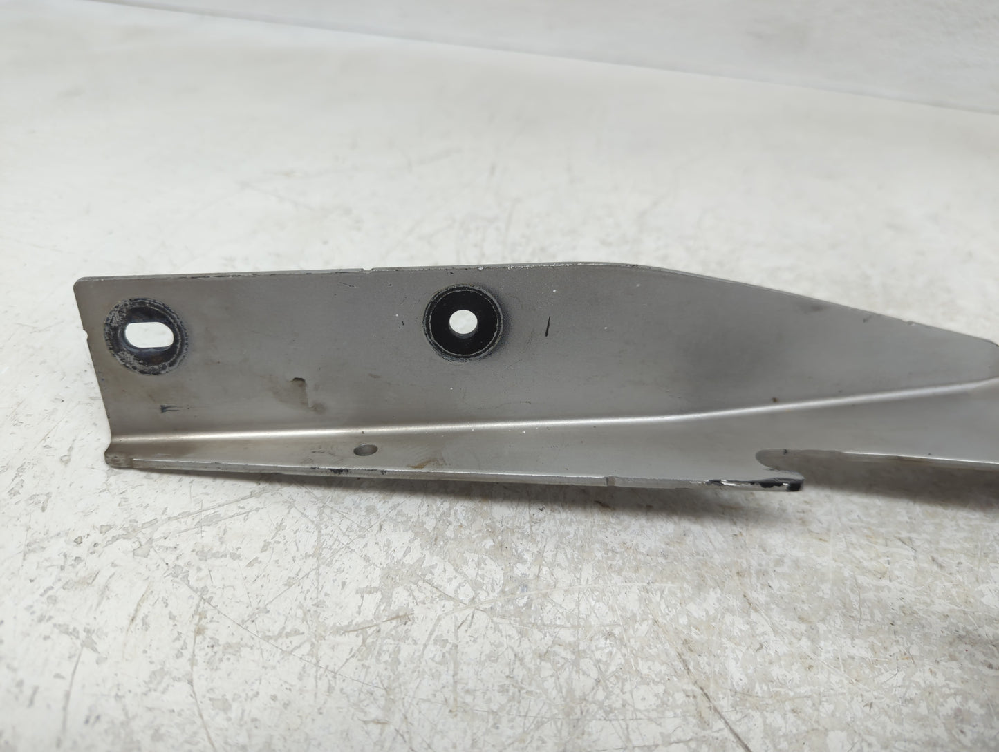 2009 Gmc Acadia Passenger Hood Hinge - Oemusedautoparts1.com