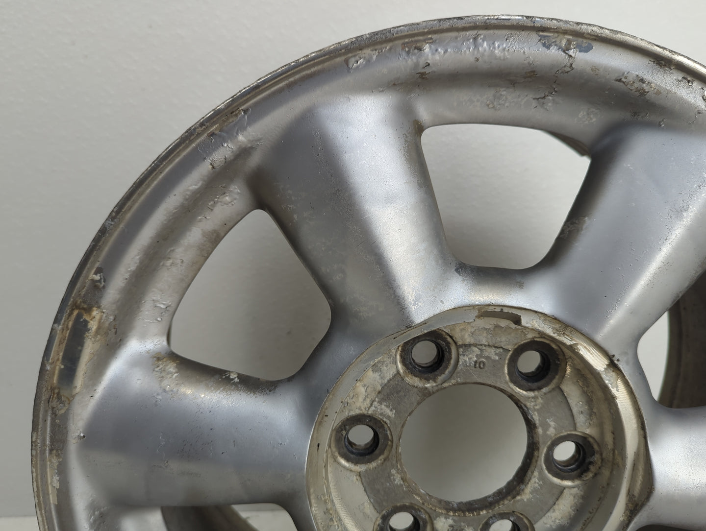 2002-2007 Gmc Envoy Oem Wheel Rim 1096369 - Oemusedautoparts1.com
