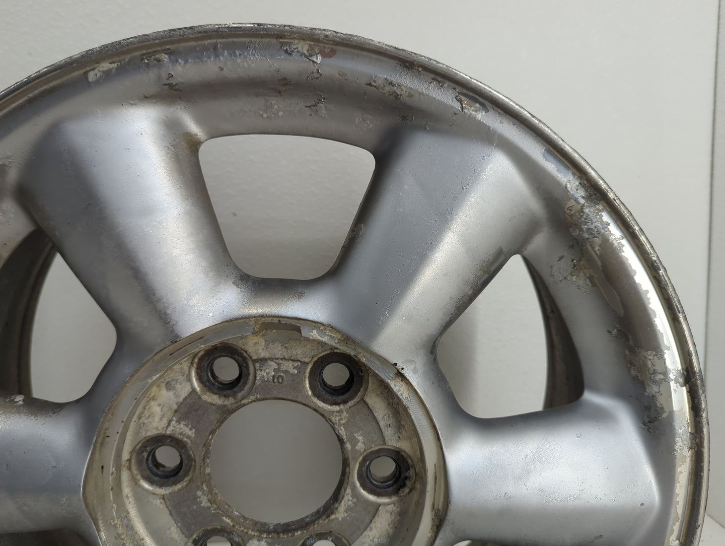 2002-2007 Gmc Envoy Oem Wheel Rim 1096369 - Oemusedautoparts1.com