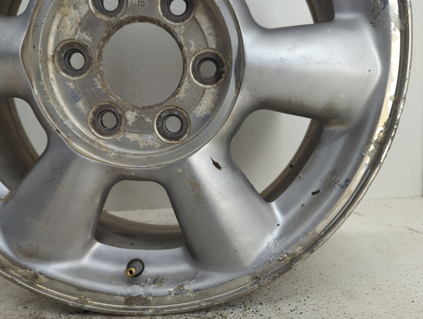 2002-2007 Gmc Envoy Oem Wheel Rim 1096369 - Oemusedautoparts1.com