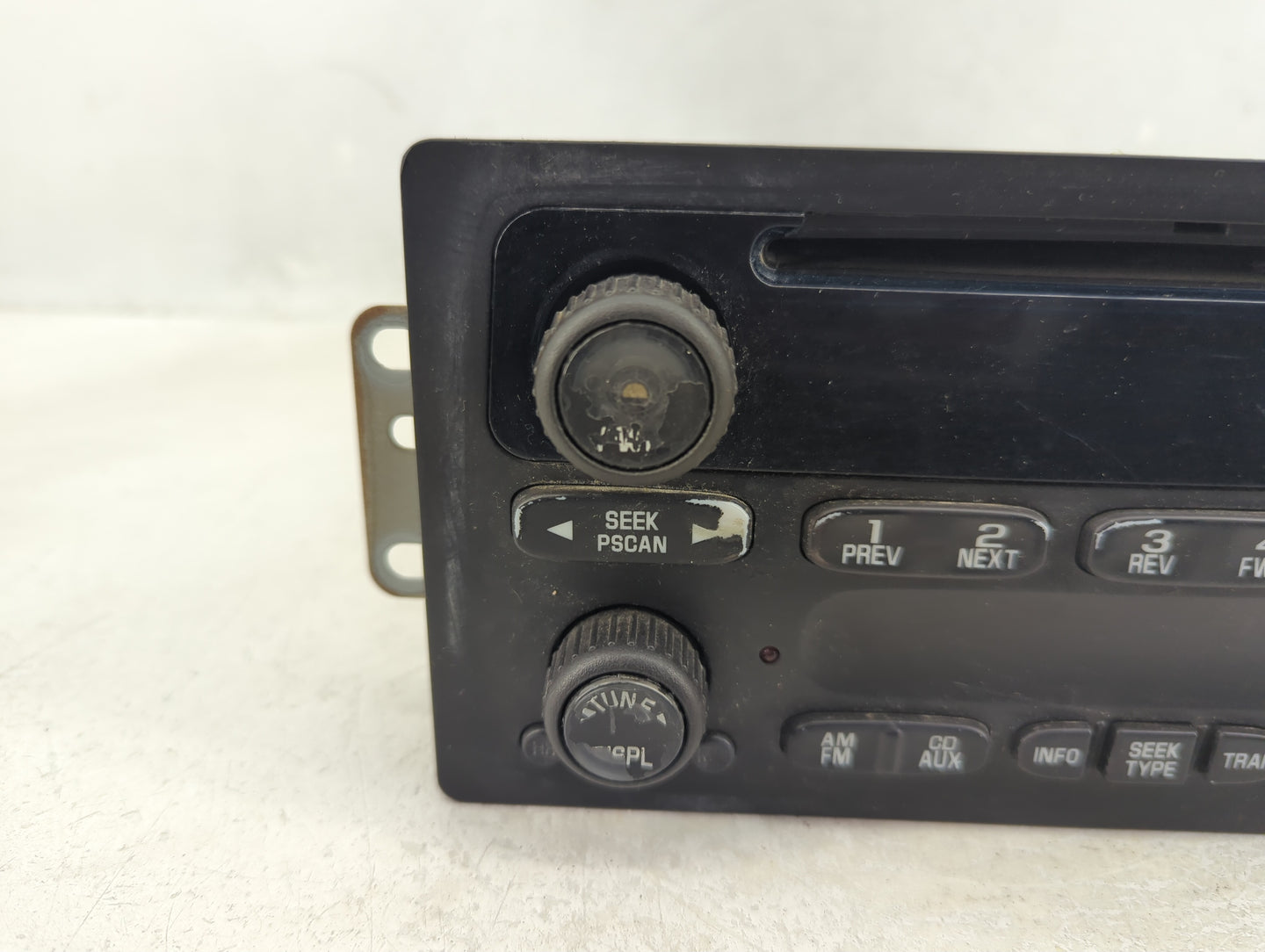 2002-2003 Gmc Envoy Radio AM FM Cd Player Receiver Replacement Fits Fits 2002 2003 OEM Used Auto Parts - Oemusedautoparts1.c