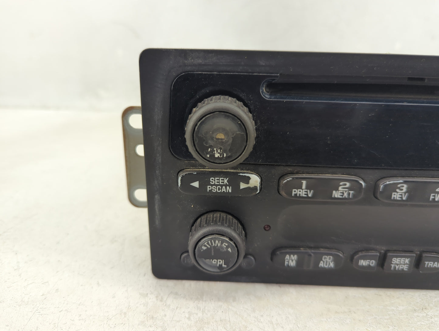 2002-2003 Gmc Envoy Radio AM FM Cd Player Receiver Replacement Fits Fits 2002 2003 OEM Used Auto Parts - Oemusedautoparts1.c
