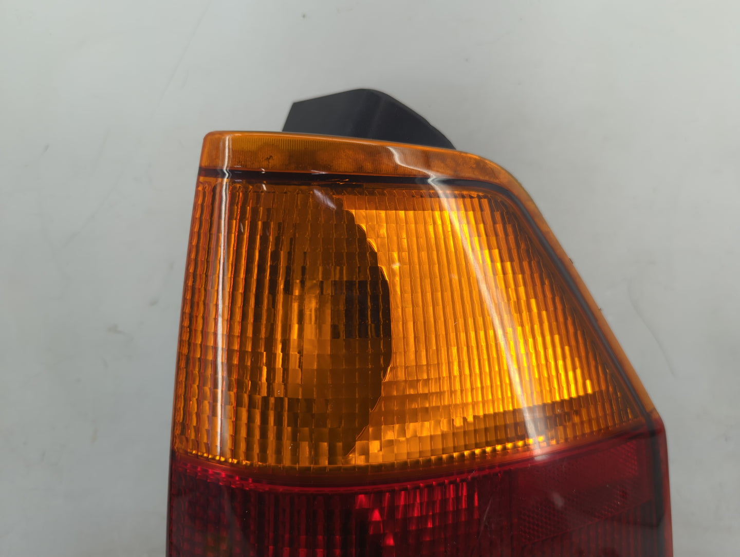 2002-2009 Gmc Envoy Tail Light Assembly Passenger Right OEM Fits Fits 2002 2003 2004 2005 2006 2007 2008 2009 OEM Used Auto 
