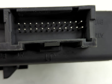 2004-2004 Gmc Envoy Body Control Module Bcm Inner Cabin Fuse Box - Oemusedautoparts1.com