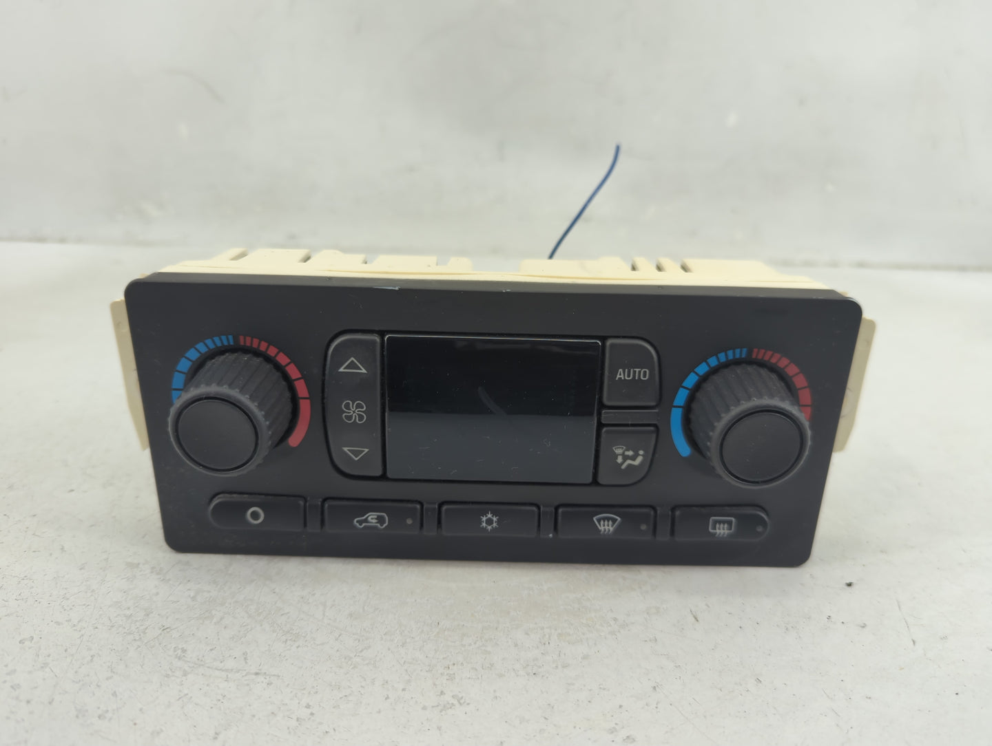 2005-2006 Gmc Envoy Climate Control Module Temperature AC/Heater Replacement Fits Fits 2005 2006 OEM Used Auto Parts - Oemus