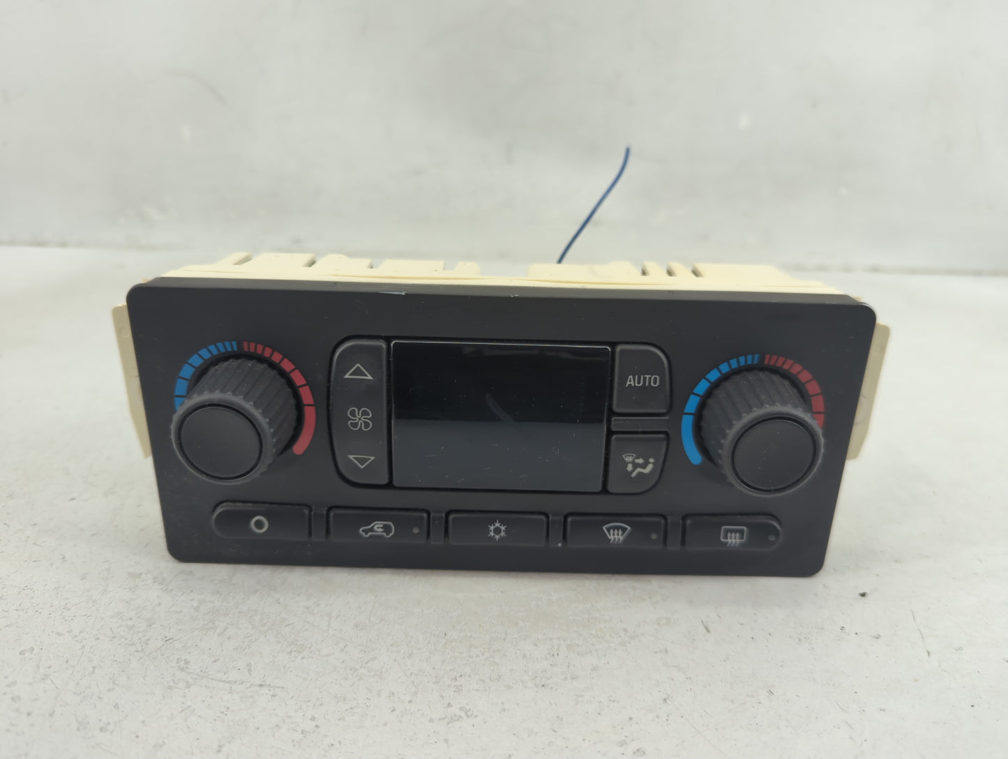 2005-2006 Gmc Envoy Climate Control Module Temperature AC/Heater Replacement Fits Fits 2005 2006 OEM Used Auto Parts - Oemus