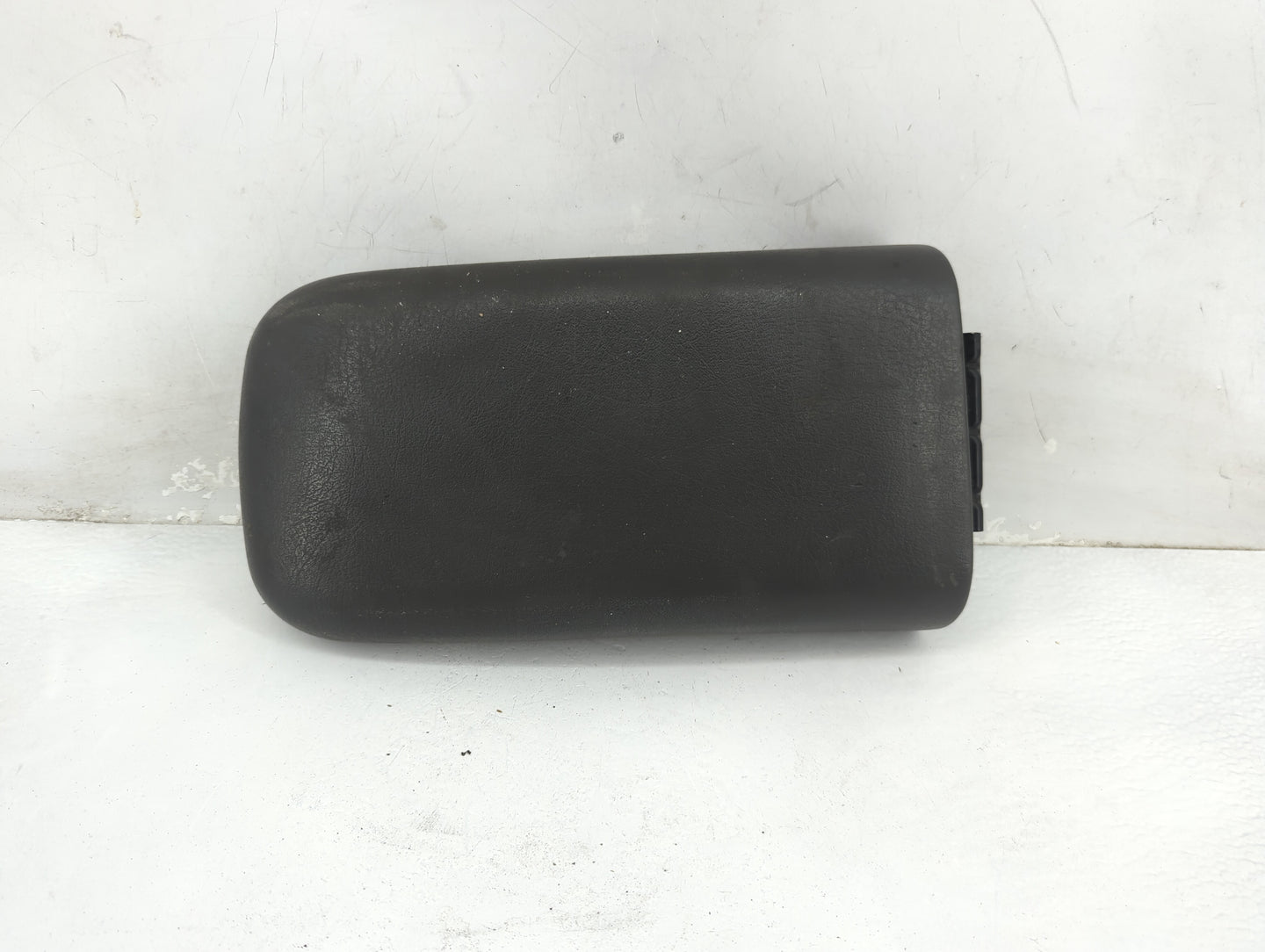 2002-2004 Gmc Envoy Center Console Armrest Cover Lid Fits Fits 2002 2003 2004 2005 OEM Used Auto Parts - Oemusedautoparts1.c