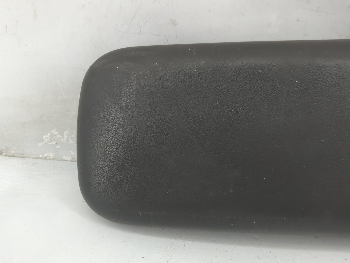 2002-2004 Gmc Envoy Center Console Armrest Cover Lid Fits Fits 2002 2003 2004 2005 OEM Used Auto Parts - Oemusedautoparts1.c