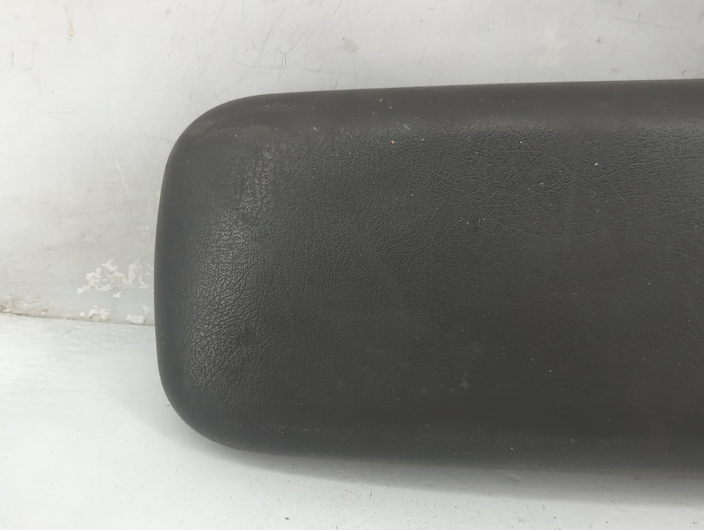 2002-2004 Gmc Envoy Center Console Armrest Cover Lid Fits Fits 2002 2003 2004 2005 OEM Used Auto Parts - Oemusedautoparts1.c
