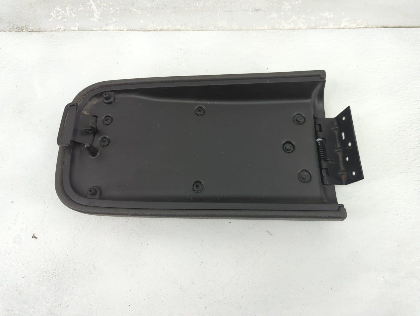 2002-2004 Gmc Envoy Center Console Armrest Cover Lid Fits Fits 2002 2003 2004 2005 OEM Used Auto Parts - Oemusedautoparts1.c