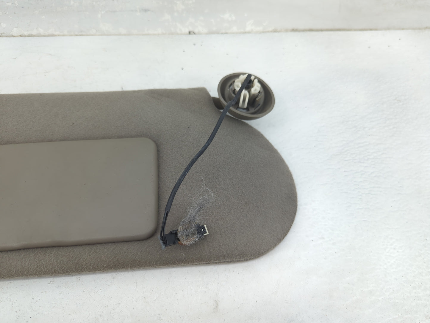 2002-2004 Gmc Envoy Sun Visor Shade Replacement Passenger Right Mirror Fits Fits 2002 2003 2004 OEM Used Auto Parts - Oemuse