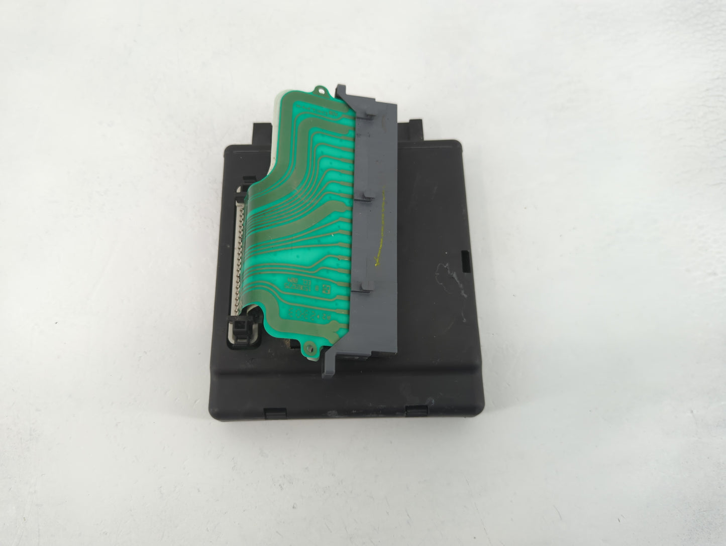 2004-2004 Gmc Envoy Body Control Module Bcm Inner Cabin Fuse Box - Oemusedautoparts1.com
