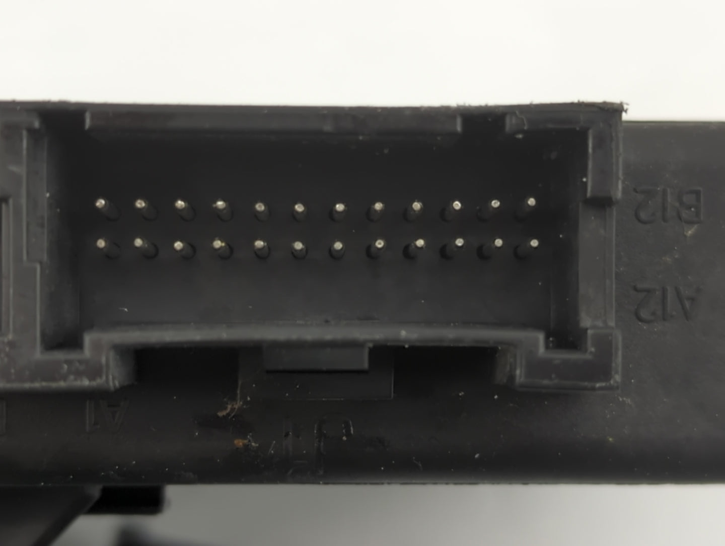 2004-2004 Gmc Envoy Body Control Module Bcm Inner Cabin Fuse Box - Oemusedautoparts1.com