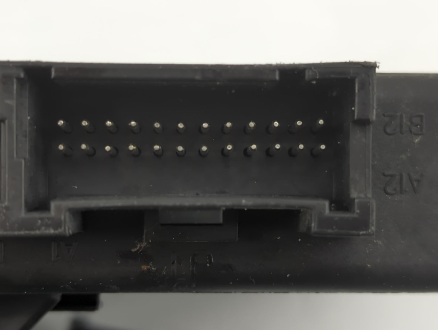 2004-2004 Gmc Envoy Body Control Module Bcm Inner Cabin Fuse Box - Oemusedautoparts1.com