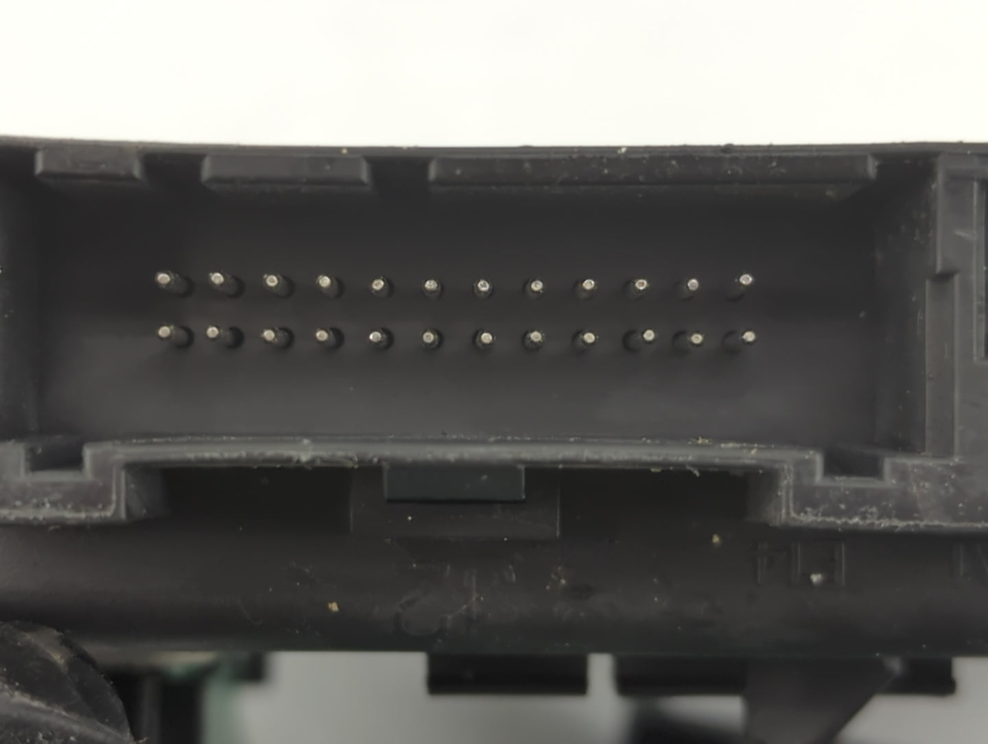 2004-2004 Gmc Envoy Body Control Module Bcm Inner Cabin Fuse Box - Oemusedautoparts1.com