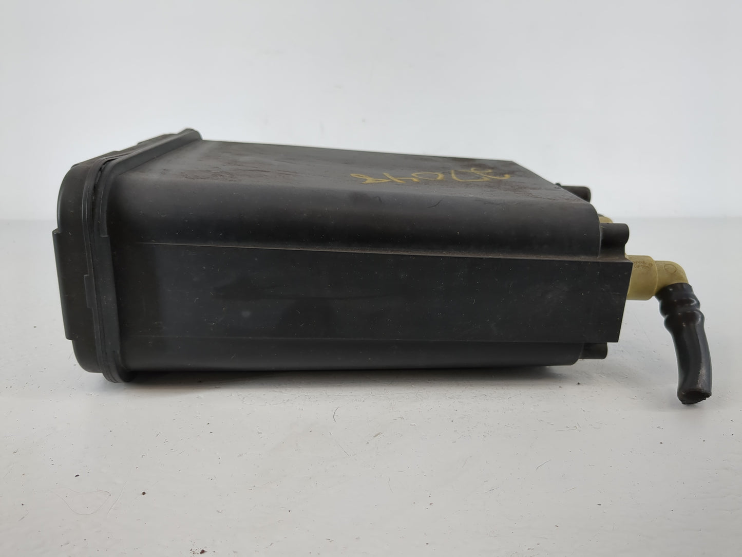 Gmc Envoy Xl Fuel Vapor Charcoal Canister 1124066 - Oemusedautoparts1.com