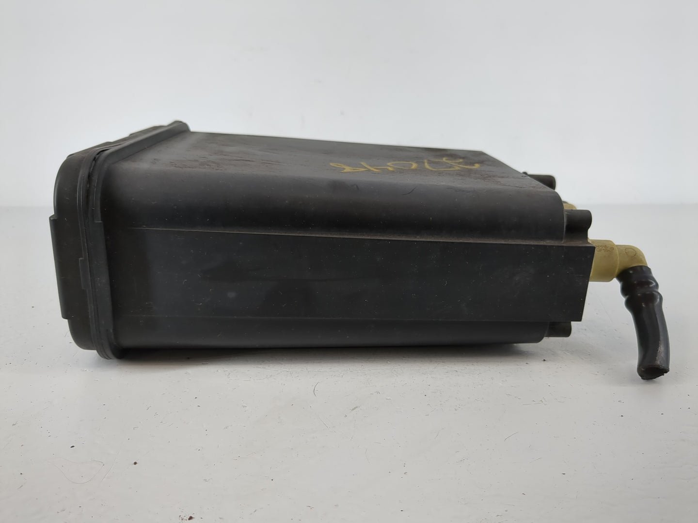 Gmc Envoy Xl Fuel Vapor Charcoal Canister - Oemusedautoparts1.com