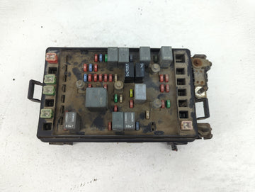 2002-2003 Gmc Envoy Xl Fusebox Fuse Box Panel Relay Module Fits Fits 2002 2003 OEM Used Auto Parts - Oemusedautoparts1.com