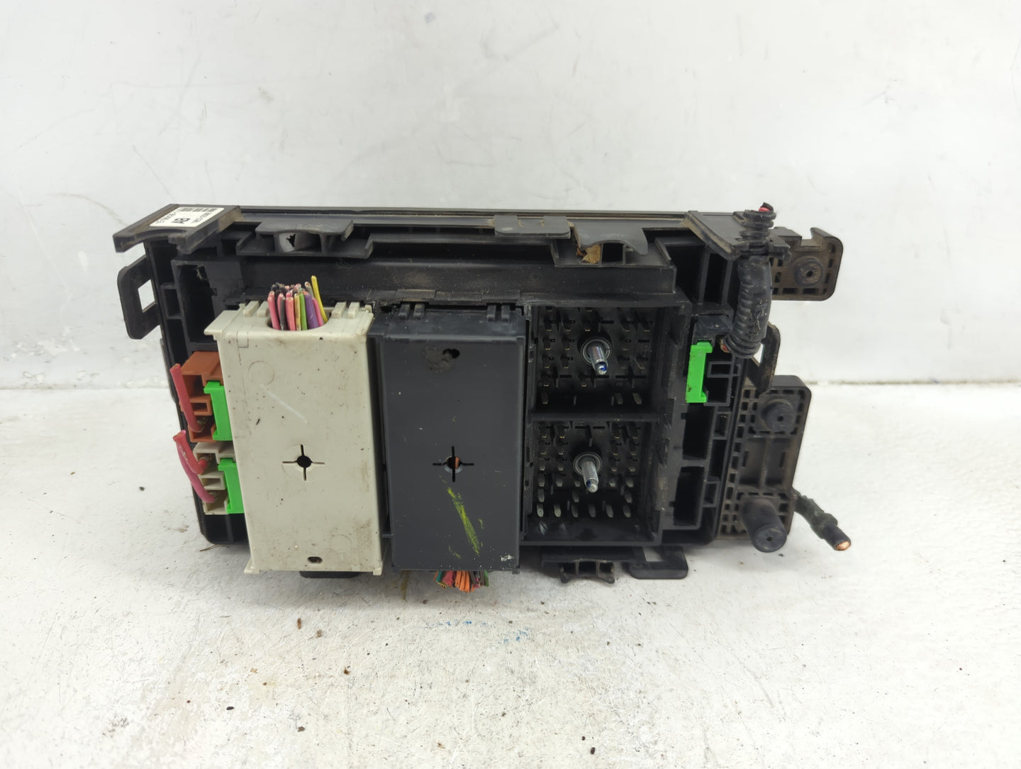 2002-2003 Gmc Envoy Xl Fusebox Fuse Box Panel Relay Module Fits Fits 2002 2003 OEM Used Auto Parts - Oemusedautoparts1.com