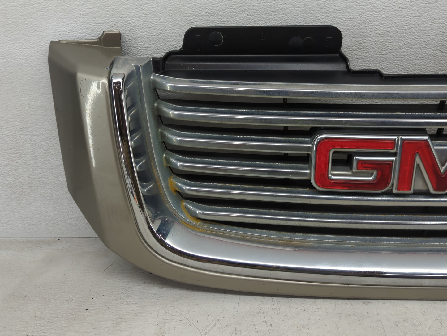 2002-2006 Gmc Envoy Xl Front Bumper Grille - Oemusedautoparts1.com