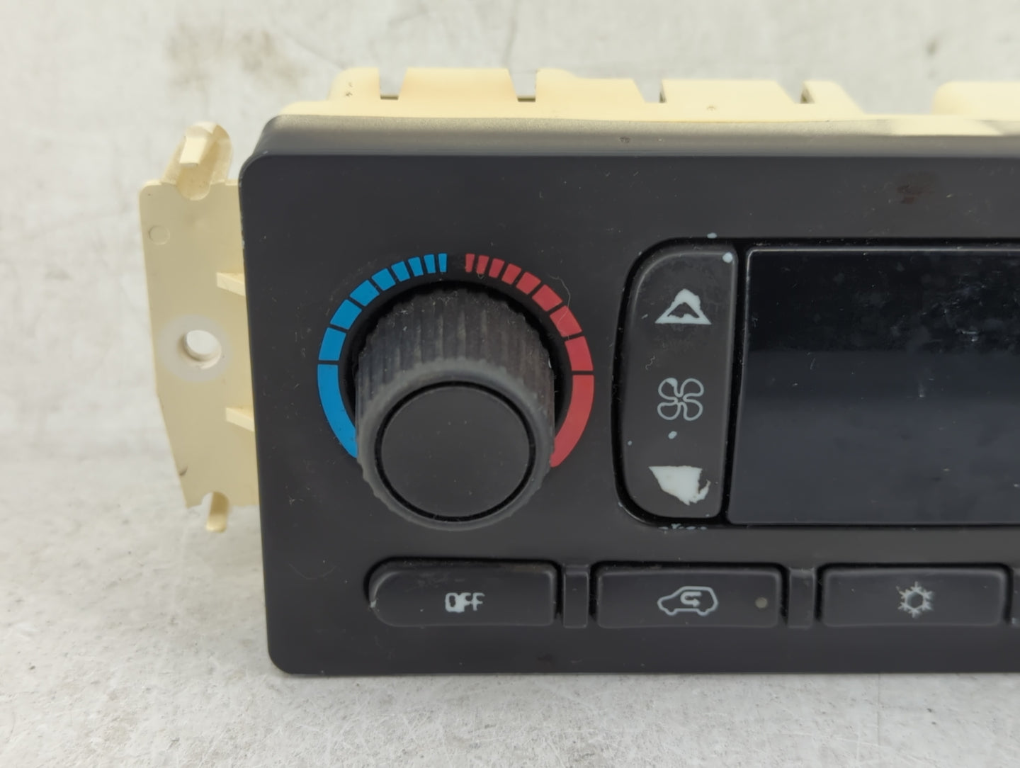 2003-2004 Gmc Envoy Xl Climate Control Module Temperature AC/Heater Replacement Fits Fits 2003 2004 OEM Used Auto Parts - Oe