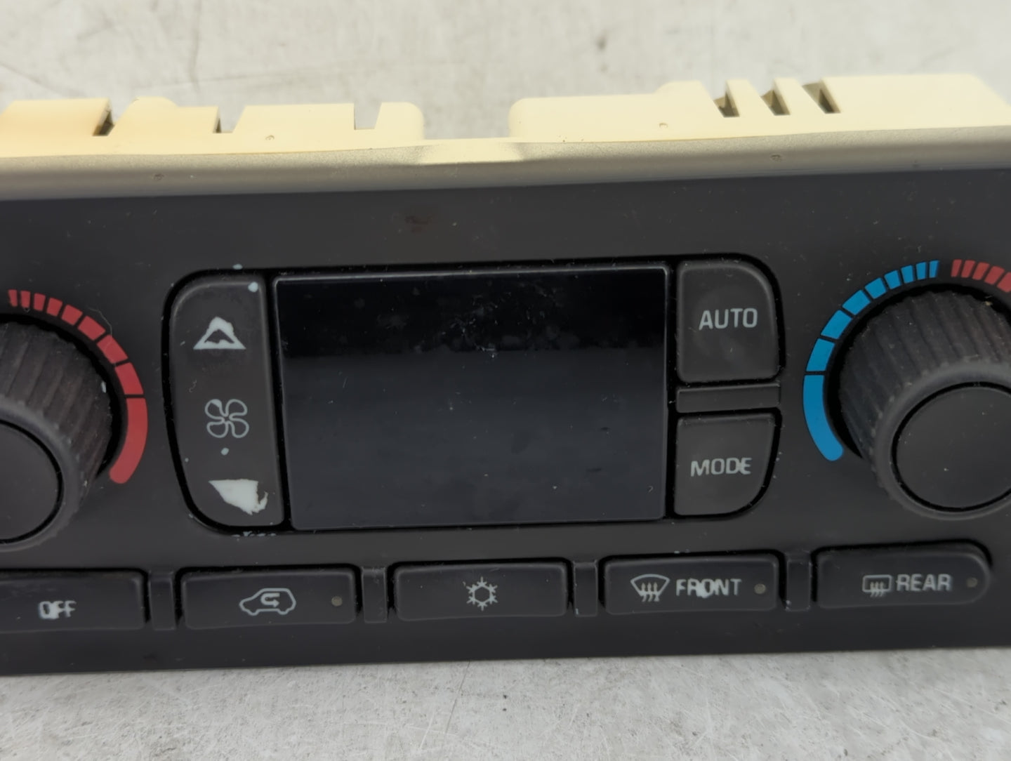 2003-2004 Gmc Envoy Xl Climate Control Module Temperature AC/Heater Replacement Fits Fits 2003 2004 OEM Used Auto Parts - Oe
