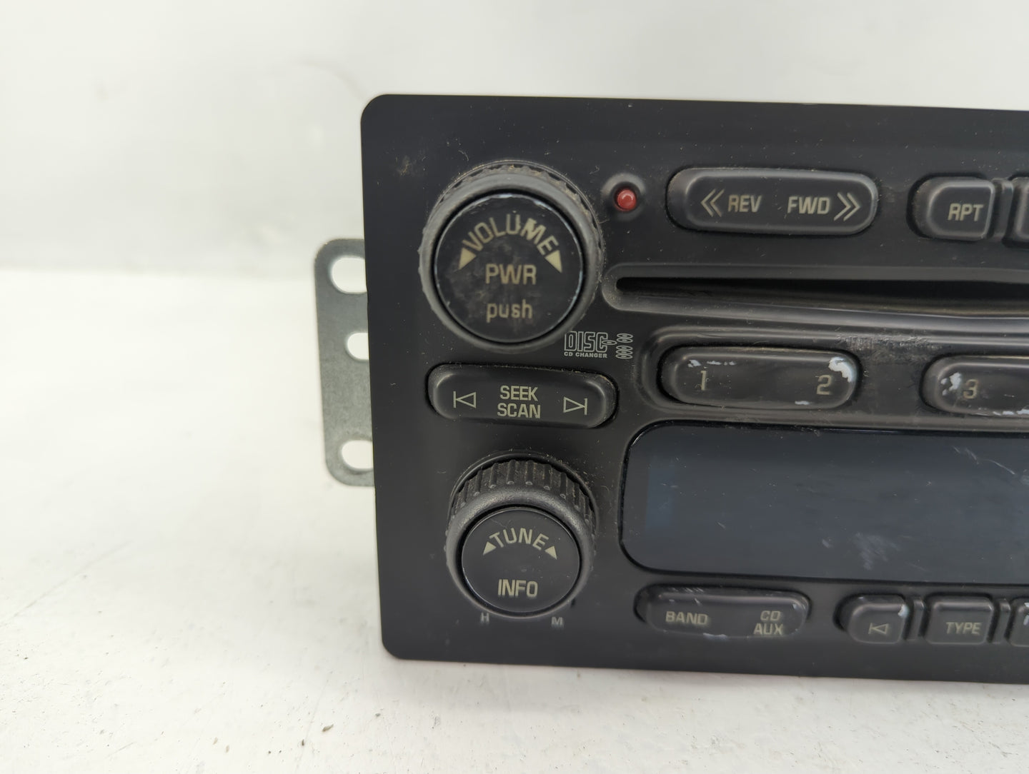 2005-2006 Gmc Envoy Xl Radio AM FM Cd Player Receiver Replacement Fits Fits 2005 2006 2007 OEM Used Auto Parts - Oemusedauto